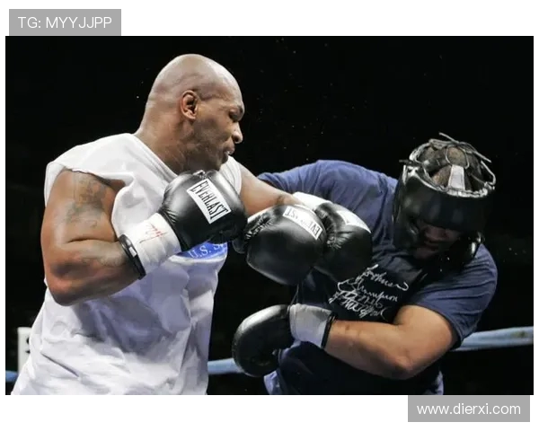 肘击致命！坎农尼尔瞬间击溃布朗森，加冕冠军挑战者